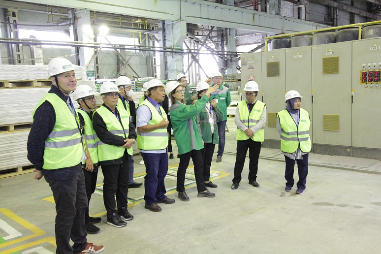 Комбинат "Волна" посетила правительственная делегация из Индонезии