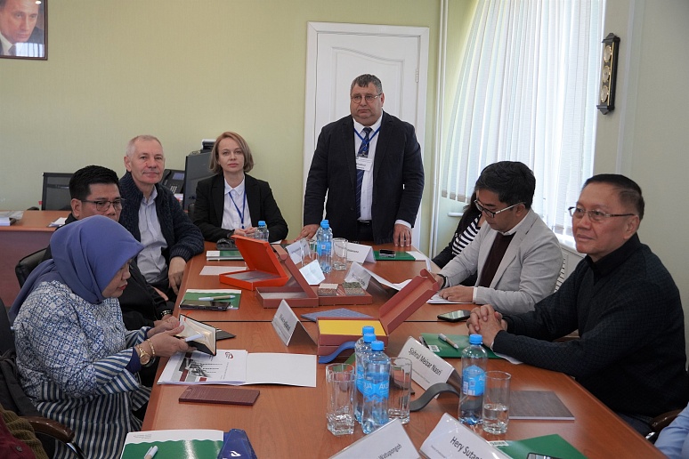 Комбинат "Волна" посетила правительственная делегация из Индонезии